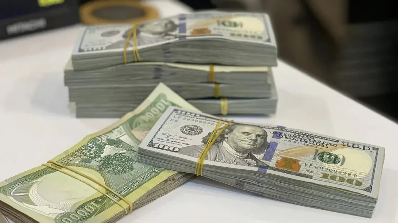 ارتفاع أسعار الدولار مقابل الدينار في أسواق بغداد وأربيل المحلية اليوم